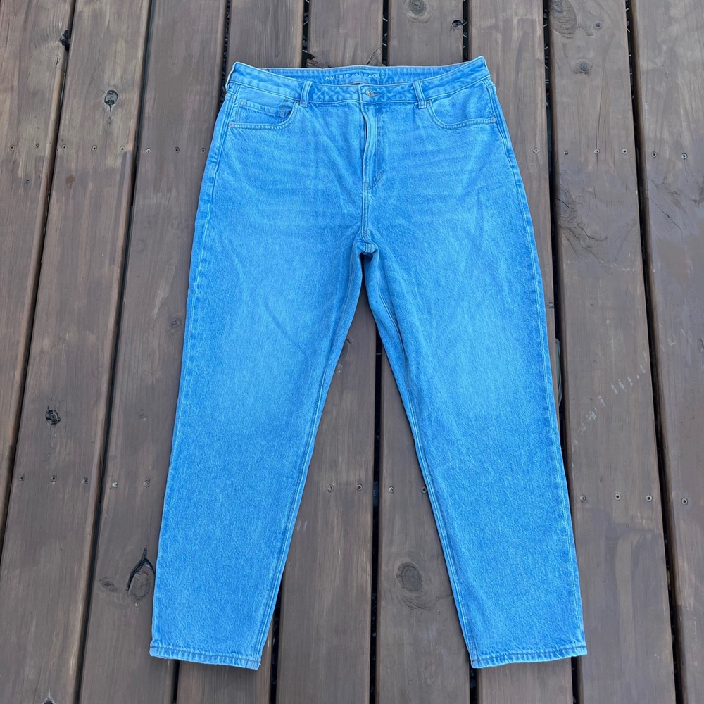 American Eagle Jeans Mom Jean Light Wash Blue Denim Strigid Size 18